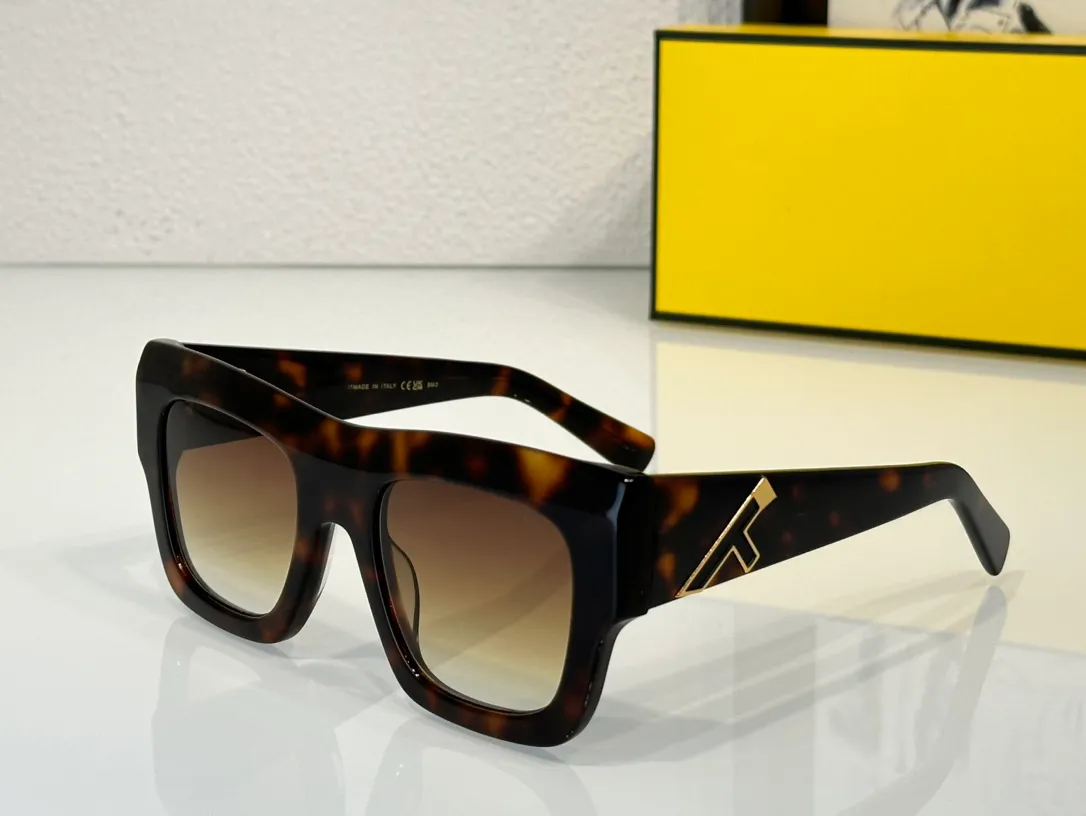 Erkekler için Güneş Gözlüğü Kadın Tasarımcı 4080 Yaz Moda Şık High Street Gezgin Stili Anti-Uçak Retro Plaka Asetat Kare Tam Çerçeve Gözlük Rastgele Kutu