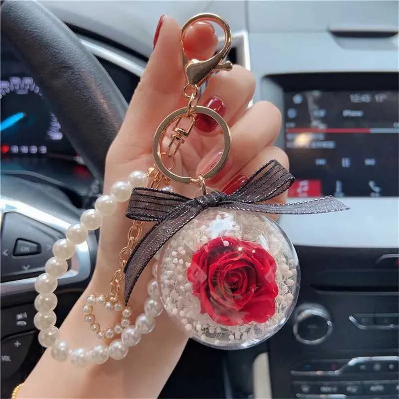 Nyckelringar Lanyards Ny Natural Preserve Rose Flower Keychain Korean Fashion Pearl Armband Key Chain Holder Valentines Day Par Jewelry Gift J240330