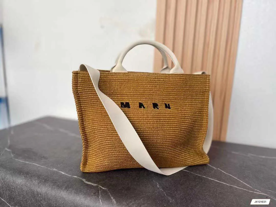 Nuevo Bolso de mano para mujer con borde negro tejido de hierba, gran capacidad, Estilo de vacaciones, moda de playa, bolso de mano ligero de lujo