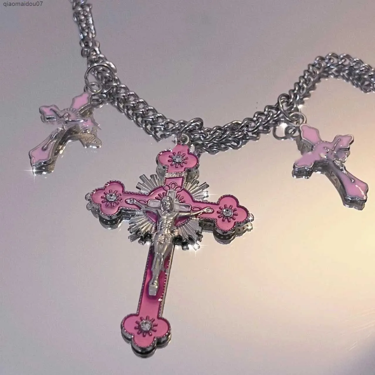 Hanger Kettingen Nieuwe Roze Kruis Ketting voor Vrouwen Y2k Mode Gothic Paar Sieraden Metalen Ketting Ketting Hanger Ketting Partij sieraden GeschenkenL2404