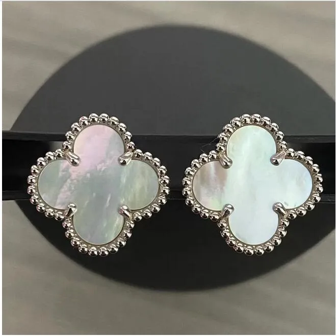 Designer Clover Studs Earring Vintage Four Leaf Clover Charm Stud Earrings Back Mother-of-Pearl Rostfritt stål Guldstänger Agate for Women Wedding Jewelry Gift 1