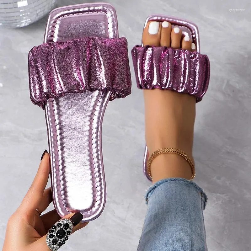 Летние женские фиолетовые плиссированные домашние и уличные шлепанцы на плоской подошве 2024, корейские сандалии, дизайнерская обувь