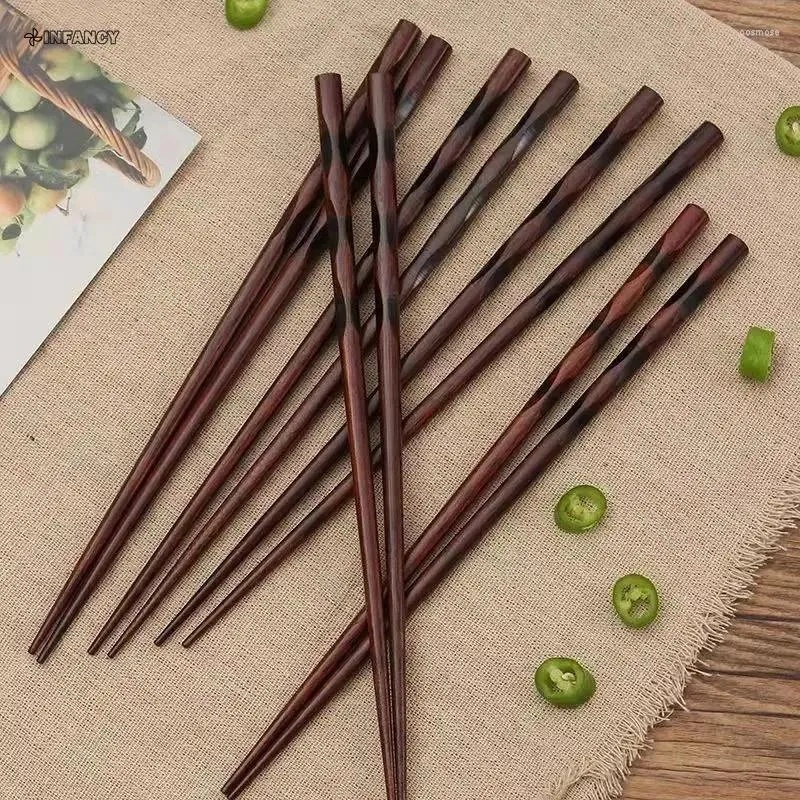 Yemek çubukları 1 çift Japon tarzı ahşap ahşap ahşap sivri suşi yaratıcı ev-chopsticks hediye ahşap çubuklar