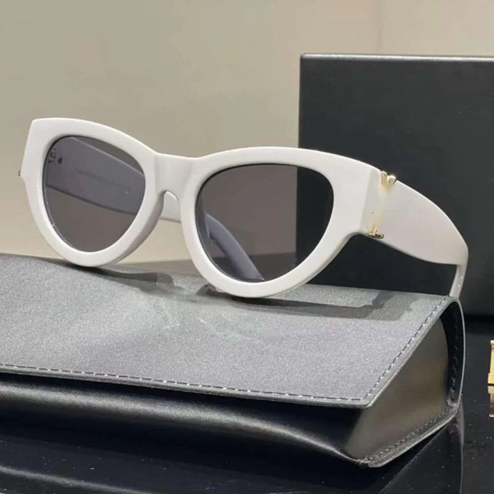 Lyxiga solglasögon för kvinnor och män Designer Y SLM6090 Samma stilglasögon Klassiska kattögon smala ramfjärilar med Box Patys