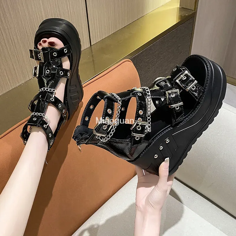 Sandaler 2023 NYA SUMMER CASUAL MODE DESIGNER KVINNS SANDALER Dragkedja Wedge Black Open Toe bekväma höga klackar Gladiator Party Shoes