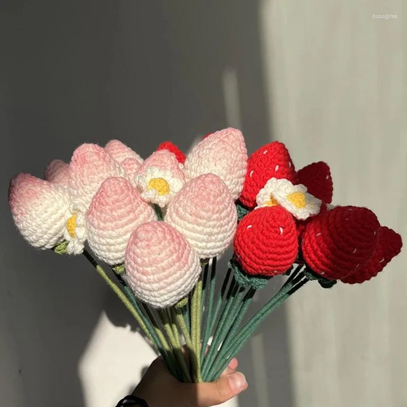 Fleurs décoratives bricolage tricot Bouquet de fraises tricoté à la main faux pour chambre mignonne maison Table artisanat décor cadeaux de la Saint-Valentin