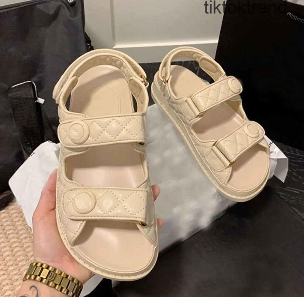 Women Ladies Calfskin Dad Sandals Quilted Summer Designer Sandles Shoes Platform Flats Low Heel Wedge Diamond Buckle Sandal Slip On Ankle Strap Beach Shose 11544ess