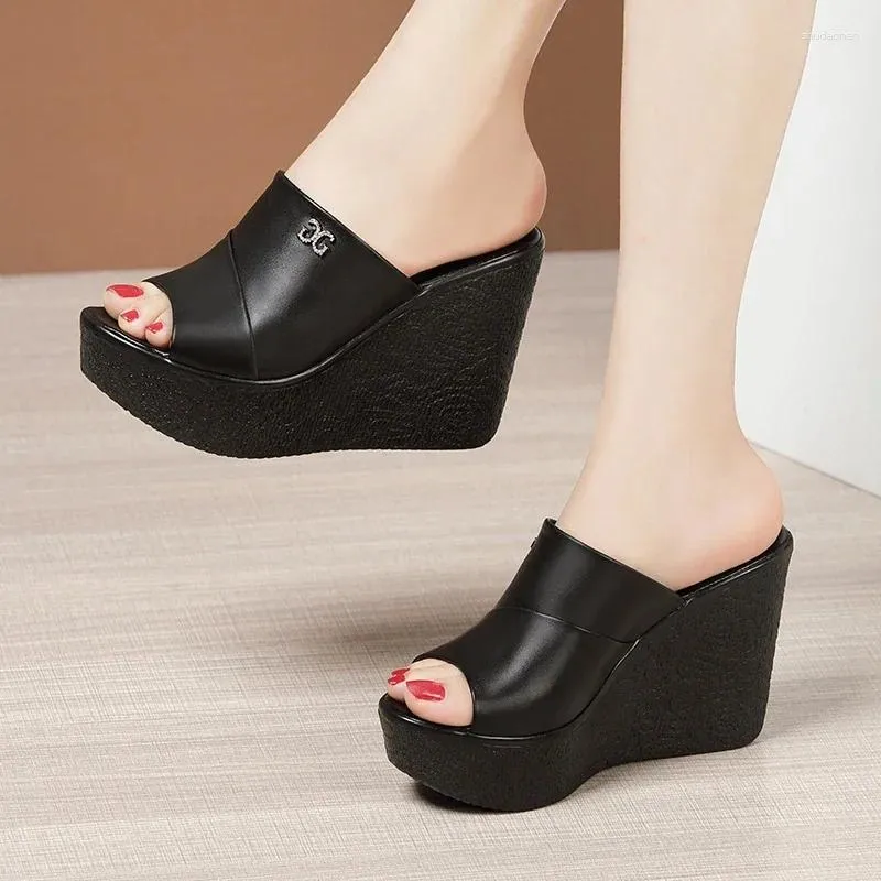 Тапочки, летние женские модные женские сандалии на танкетке, 2024 дизайнерские туфли на высоком каблуке с открытым носком «рыбий рот»