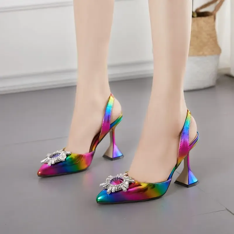 Pompes arc-en-ciel couleur femmes sandales élégantes pointues de style soleil strass de style haut talons hauts chaussures de désherbage talon talon pompes sandales drop navire