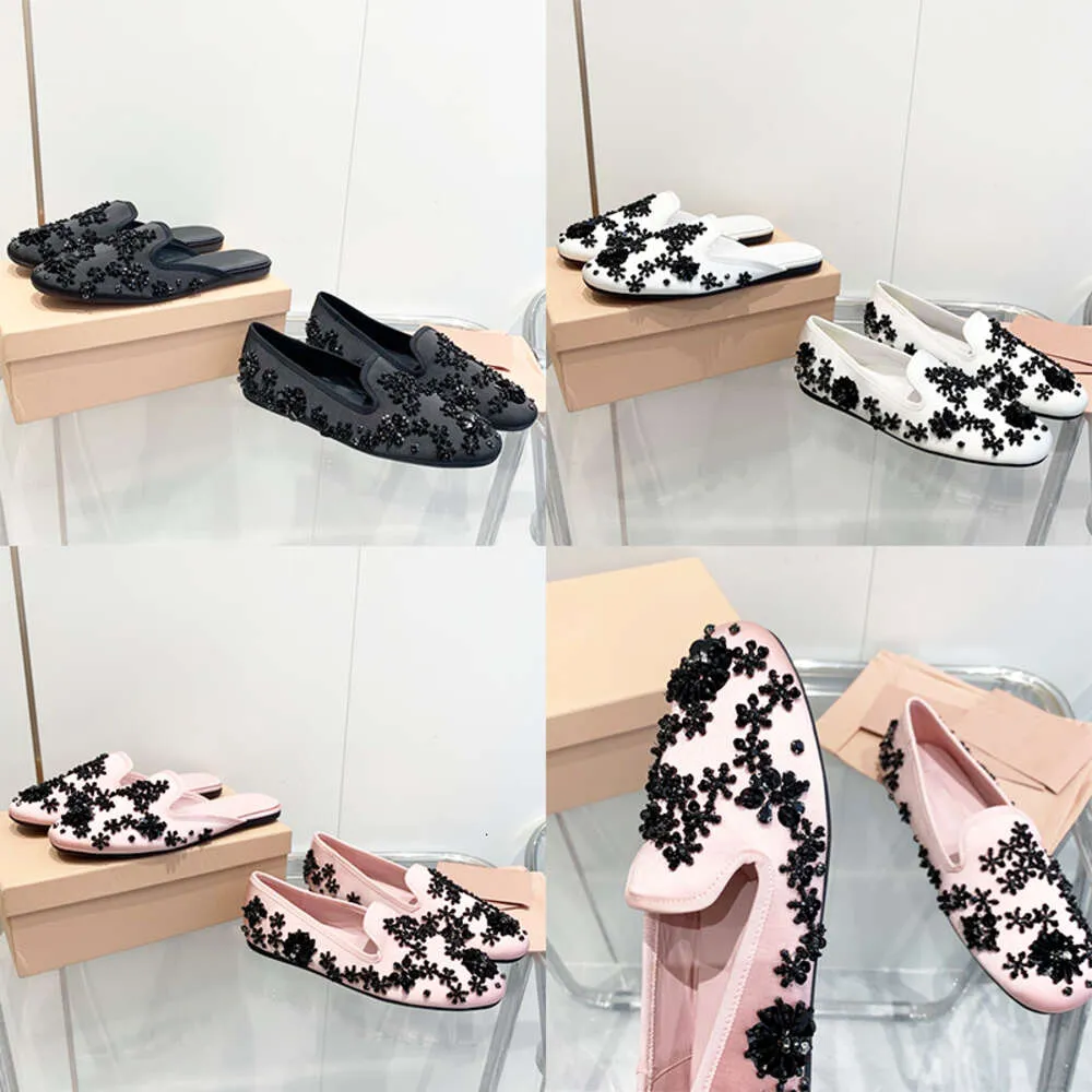 Designer Women Loafers Satin Mules Embellished Flats Dress Sandals Sheepskin Mule Crystals Rubber Shoes With Box 550