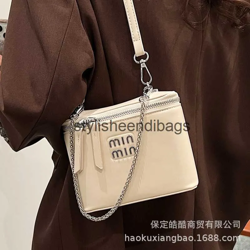 Сумки на плечо Популярная в этом году ручная сумка-коробка для женщин, новинка 2024 года, корейская версия, нишевая модная текстурная цепочка, ведро через плечо H240401