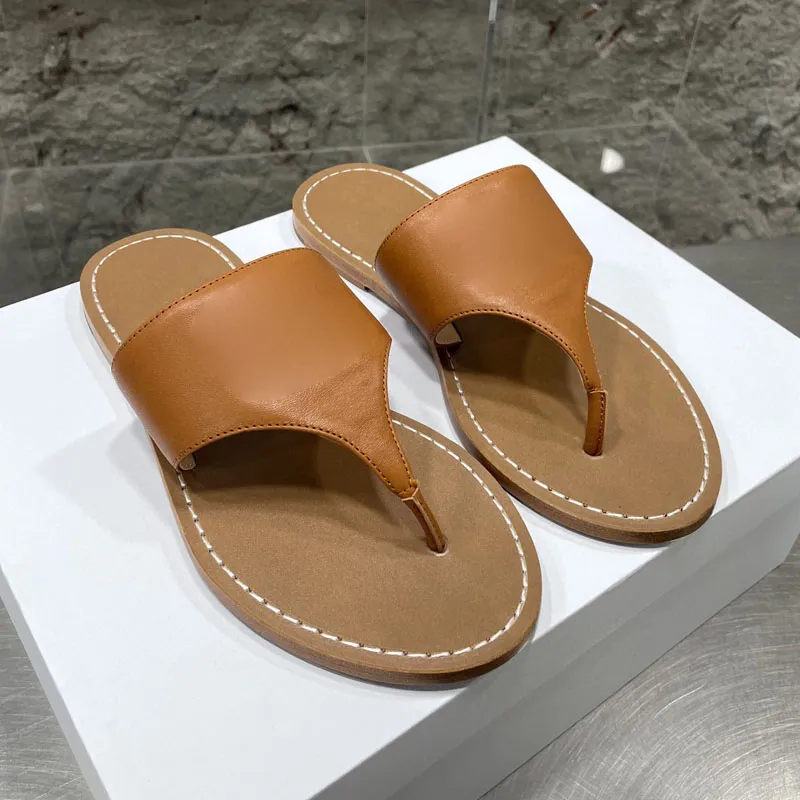 2024 Designer brand slippers The best quality flip flops for women New leather clip toe fashion embossed flat bottom beach sandals 35-41