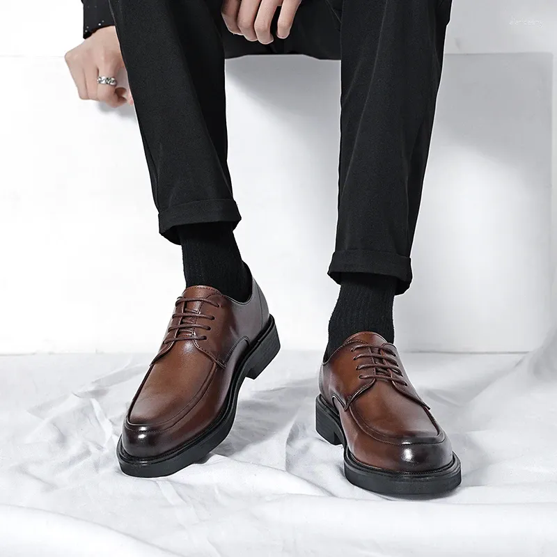 Chaussures décontractées de marque italienne pour hommes d'affaires, en cuir véritable, semelle épaisse, résistant à l'usure, costume, robe de Banquet