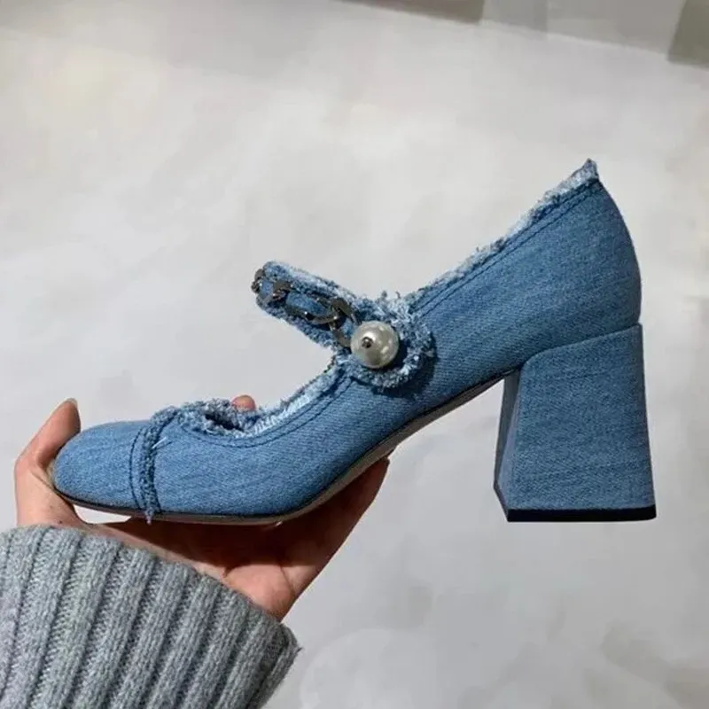 Pompes 2022 Retro Denim Chaussures Ladies Chunky High Heels Mary Jean Tissu Cissu Perle Chain Pumps Woman Patchwork Office Dress Bombas Mujer
