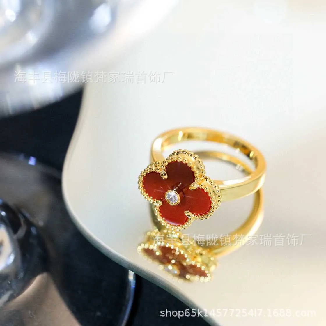 Brand Jewelry Original High version Van K Gold Clover Ring Natural White Fritillaria Personality Lucky Flower Agate with Diamond Finger O