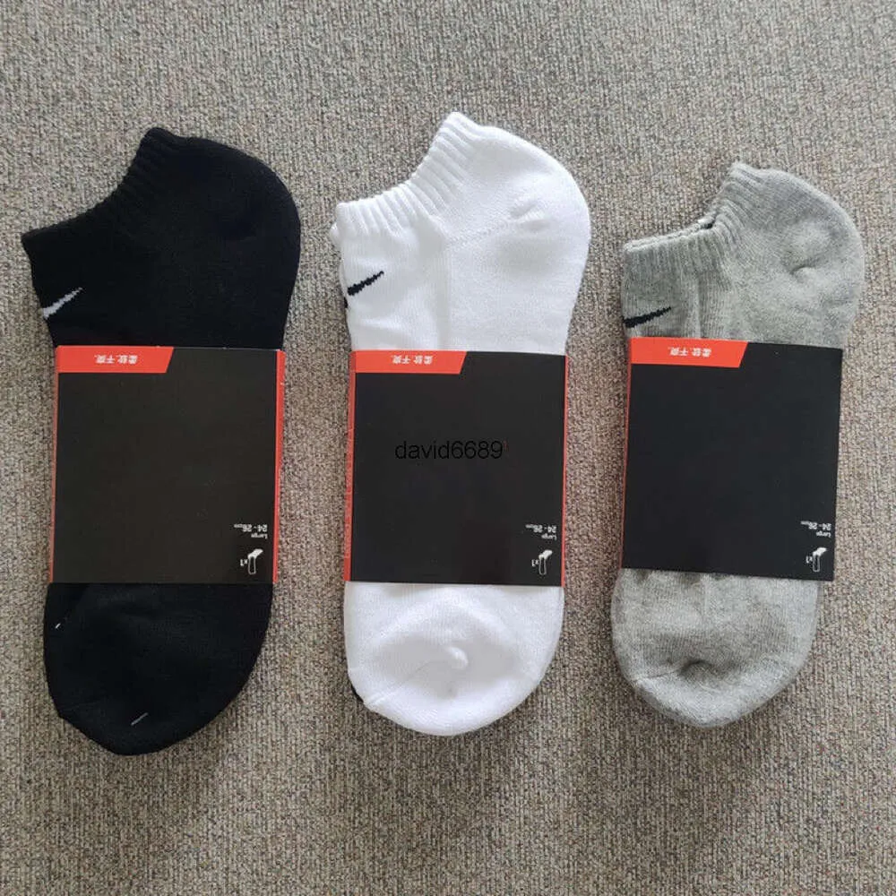 Fashion Men Sport Socks Classic Black White Gray Women Men Heren Letter Ademend katoenen sport enkel sok elastische voetbalvoetbal hardloopsok