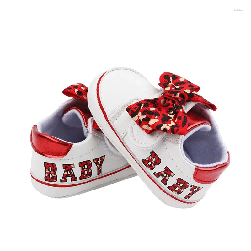 Premiers marcheurs bébé fille Sneaker anti-dérapant lettres d'arc imprimé léopard chaussures plates chaussures de marche pour décontracté quotidien
