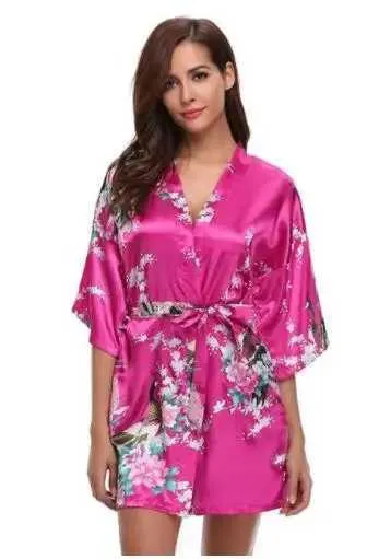 ESU8 Sexy Pajamas Satin Silk Femmes Mariage Bridemaid Robe Sexy Crane Imprimé Bathrobe court long Kimono Night Robe Robe Fashion Dreshing Robe Femme 2404101