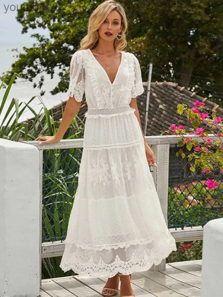 Robes Decontractees De Base Robe En Dentelle Blanche Femmes Elegantes Creux Patchwork Ete A Manches Courtes Fete Femme Col En V Tunique Semi Transparente Yq240402 Du 20 28 DHgate