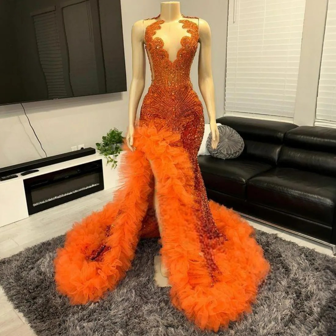 2024 Orange Prom Kleider für schwarze Frauen Geburtstagskleid Abendkleider purer Hals Illusion Strassstände Perlen Seiten geteilt Falten Tüllempfangskleider Am536