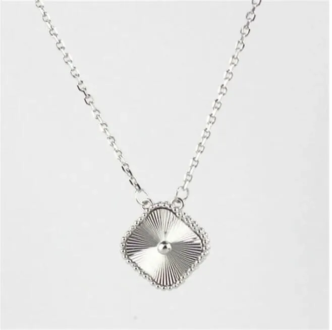 2024 Ожерелье с клевером, модное очаровательное одинарное цветочное ожерелье, 15 мм, роскошное дизайнерское ожерелье из бриллиантового агата из 18-каратного золота для женщин