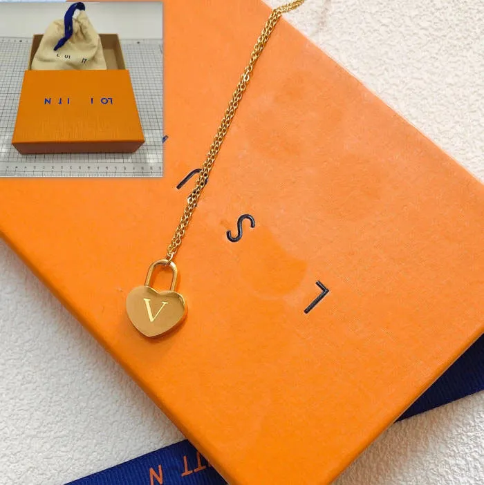 Gold Plated Luxury Pendant Necklace Minimalist Style Boutique Halsband Högkvalitativ materialdesigner för charmiga kvinnor Spring Romantic Love Halsband med låda