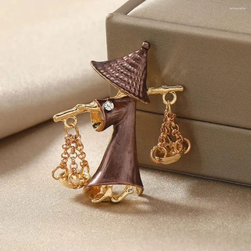 Brooches Vintage Bamboo Hat Fisherman Ethnic Style Salesman Carrying Pole Pin Coat Breast