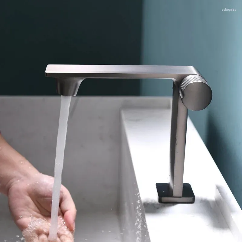 Bathroom Sink Faucets Tuqiu Gun Grey Basin Brushed Gold Mixer & Cold Solid Brass Deck Mounted Lavatory Tap Black