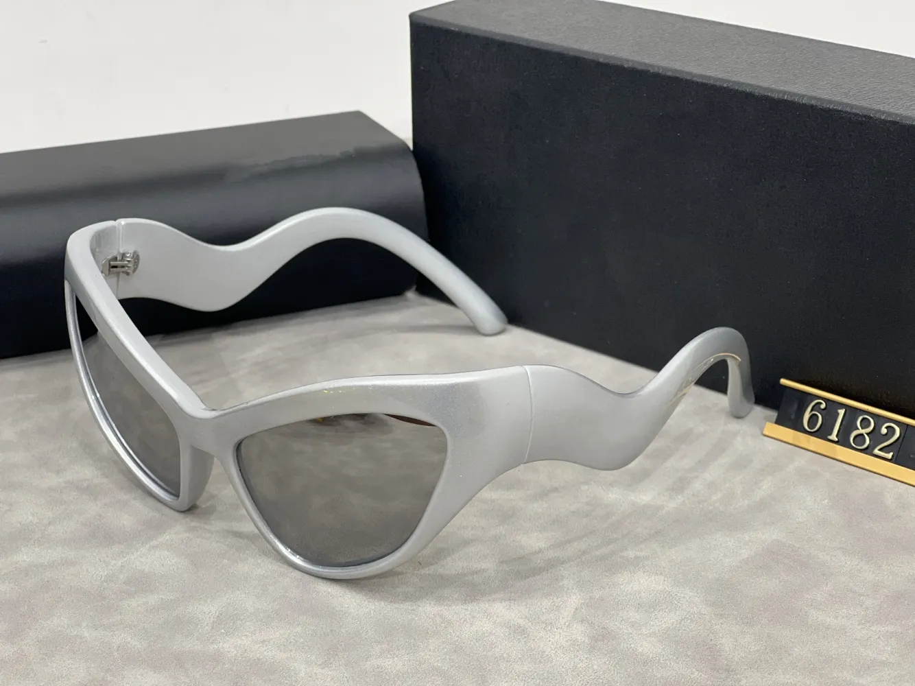 Large square polarized sunglasses with alloy PC frame for  display picture 1