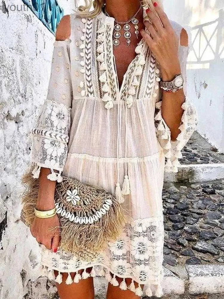 Robes décontractées de base Nouveau Printemps Broderie Crochet Dentelle Boho Robe Femmes Élégant Hors Épaule Gland À Volants Mini Été Col En V Dame Plage yq240402