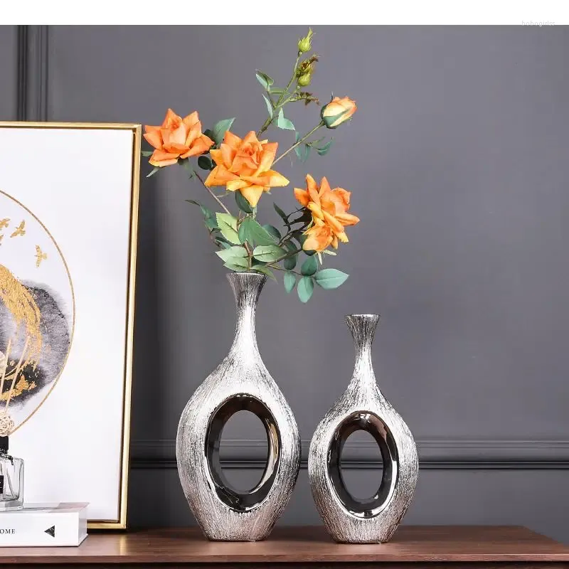 花瓶セラミック花瓶ホローゴールデンハンディクラフトの装飾品の花のアクセサリーモダンな家の装飾の装飾