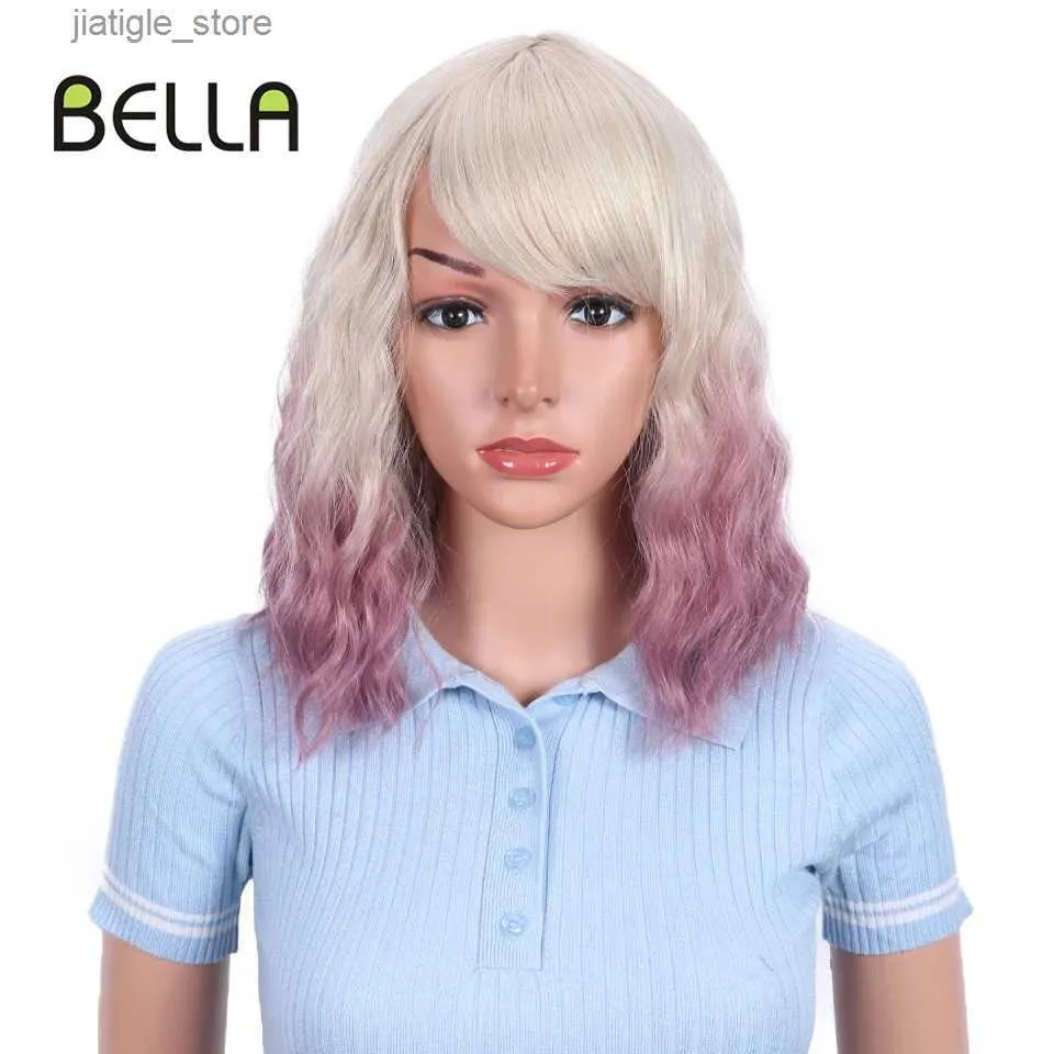 Perruques synthétiques Bella Wig synthétique cheveux courts Bob Wig Synthétique Purple Violet Rose Blue Color Wig With Bangs Wave Bob Wig For Woman Cosplay Y240401