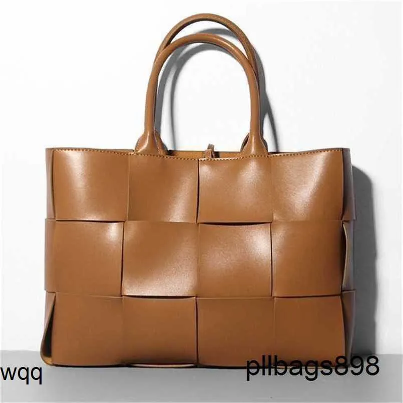 Bottegvenetas 7A arco Tote Handbag 12 Grid läder LÄDER Luxury Leather Medium Cowhide CapacityXsio867T7292TJ