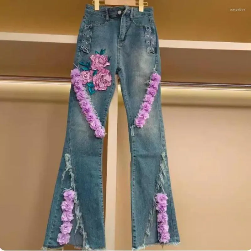 Kvinnors jeans broderade blommor flaer kvinnor vår 2024 retro långa byxor