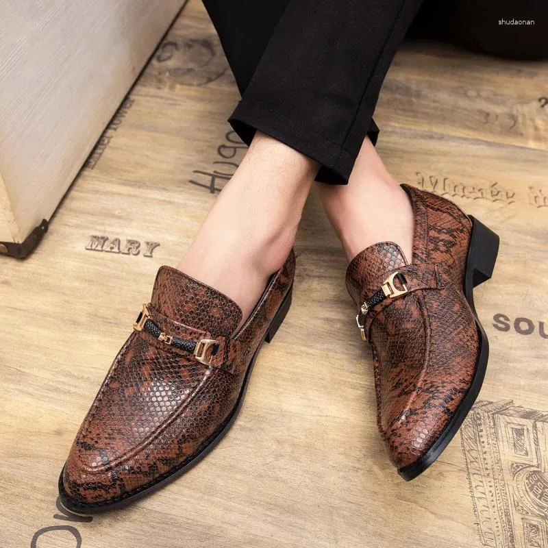 Kleid Schuhe Männer Luxus Italienische Herbst Casual Loafers Elegantes Leder Braun Design Einzigartige Business Mokassins M121