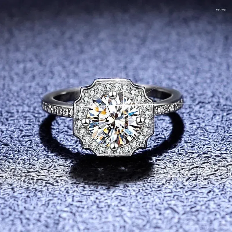 Cluster Anéis Luxo PT950 Anel de Platina Elegante Flor Bud 1 VVS1 D Cor Moissanite Diamante Casamento para Mulheres