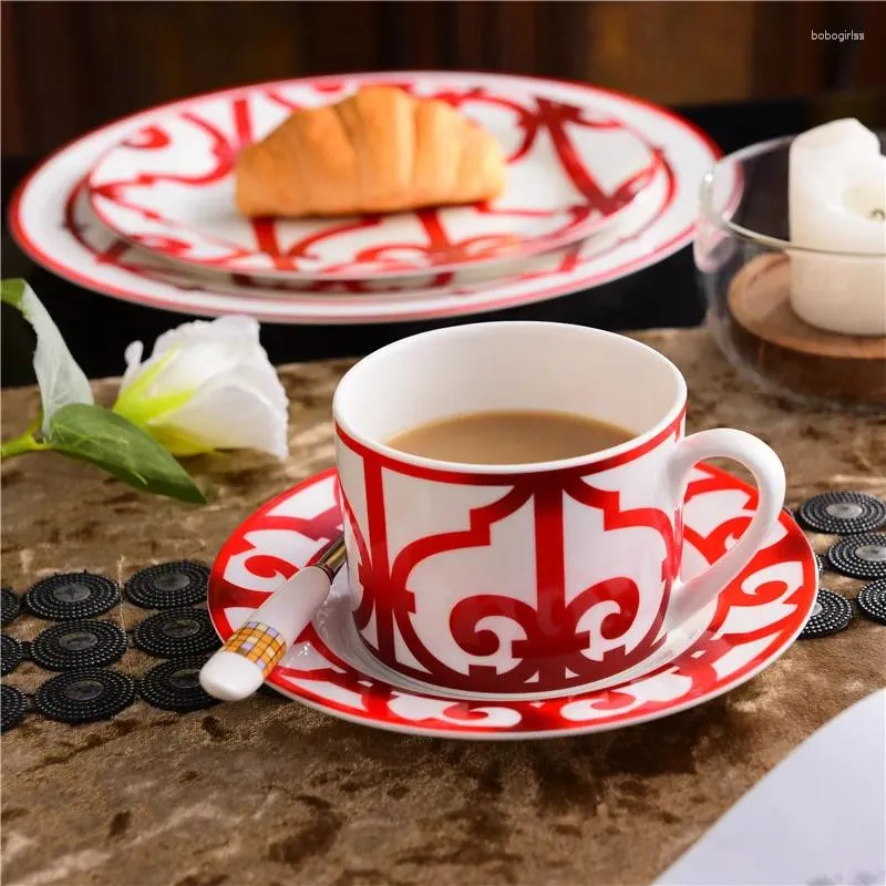 Filiżanki spodki High Grade China China Red Ceramic Coffee Cup Zestaw herbaty Zestaw Zwierzęta Prezent Wedding Parming Prezent