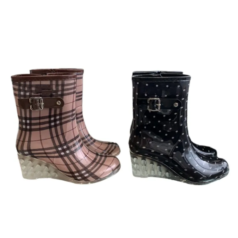 Rainboots bottes de mode à motif à carreaux demi-bottes de luxe pour femmes bottines classiques avec lettre waterploof boucle en métal chaussures de créateur antidérapantes à talons hauts bottes à talons épais