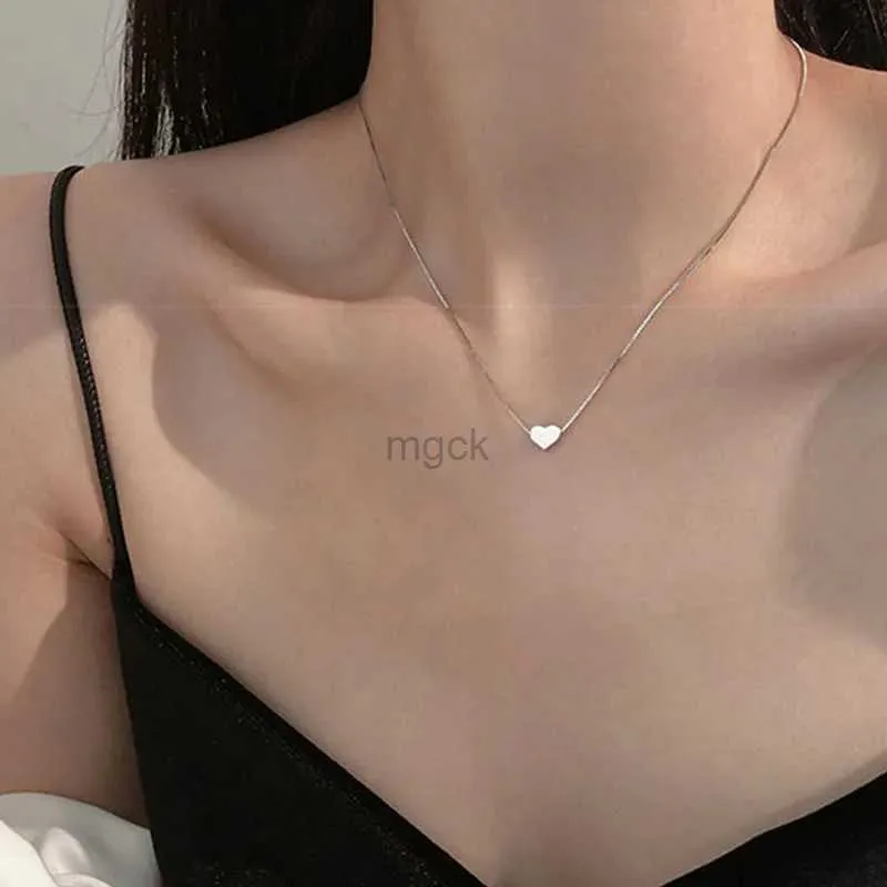 Pendant Necklaces New Trendy Silver Color Tiny Lucky Heart Pendant Necklace for Women Exquisite Clavicle Chain Choker Fashion Jewelry Wholesales 240330