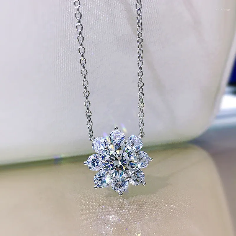 Hängen Solid 925 Sterling Silver Sparking Full Created Moissanite Diamond Sunflower Pendant Necklace For Women Bride Band Jewelry Gifts