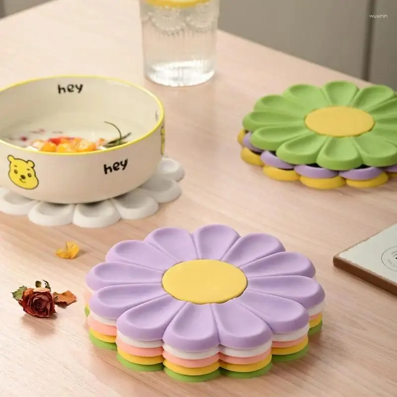 Bordmattor Silikon Pad Daisy Shape Pot Trivets för köksbänkvärmebeständiga hållare Pan- och krukor bord