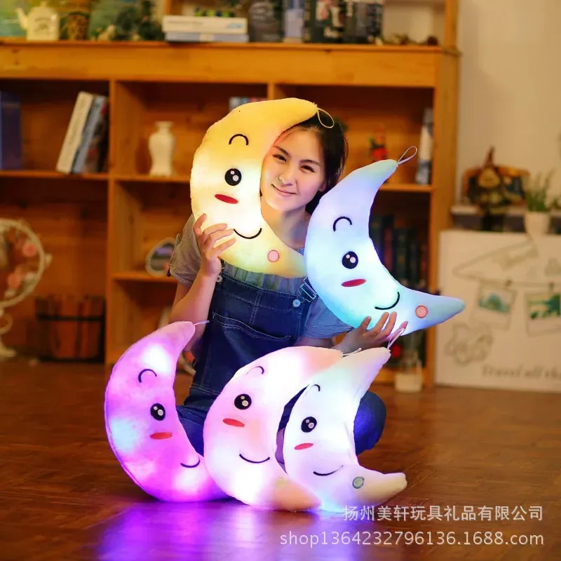 ZK20 빛나는 베개 귀여운 만화 달 빛나는 인형 LED 가벼운 장난감 소녀 어린이 생일 침실 장식 240325