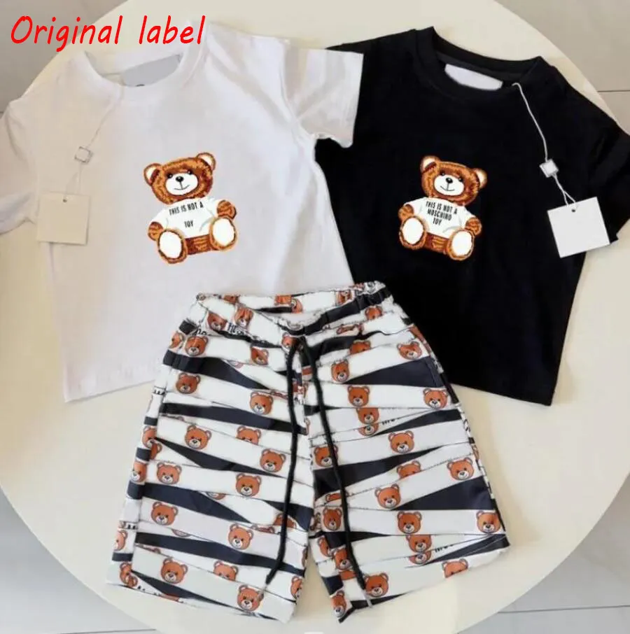 Çocuk Giyim Setleri Mos Erkek Kızlar Takipler Takım Mektupları Baskı 2 PCS Tasarımcı T Shirt Kısa Pantolon Takım Takım