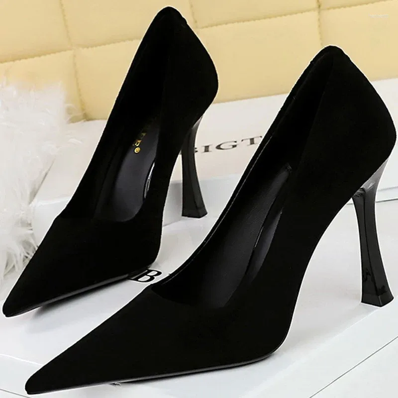 Dress Shoes 2024 Western Style Simplicity Party Pumps Wine Glass Heels 10cm 7cm Thin High Flock Shallow Pointed Toe Ladies Black