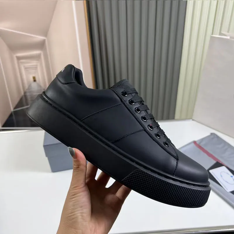 Neue Luxusmarke Wheel Stoff Gabardine Sneakers Schuhe Herren Baumwolle Canvas Low Top Re-Nylon Comfort Skateboard Walking Business Party Hochzeit Weiß Schwarz Skateschuh