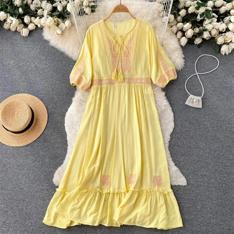 Partykleider Ethnische Stickerei Schnürkleid mit V-Ausschnitt Sommer Damen French Chic Schöne lose lange trendige weibliche Boho-Kleidung H2317