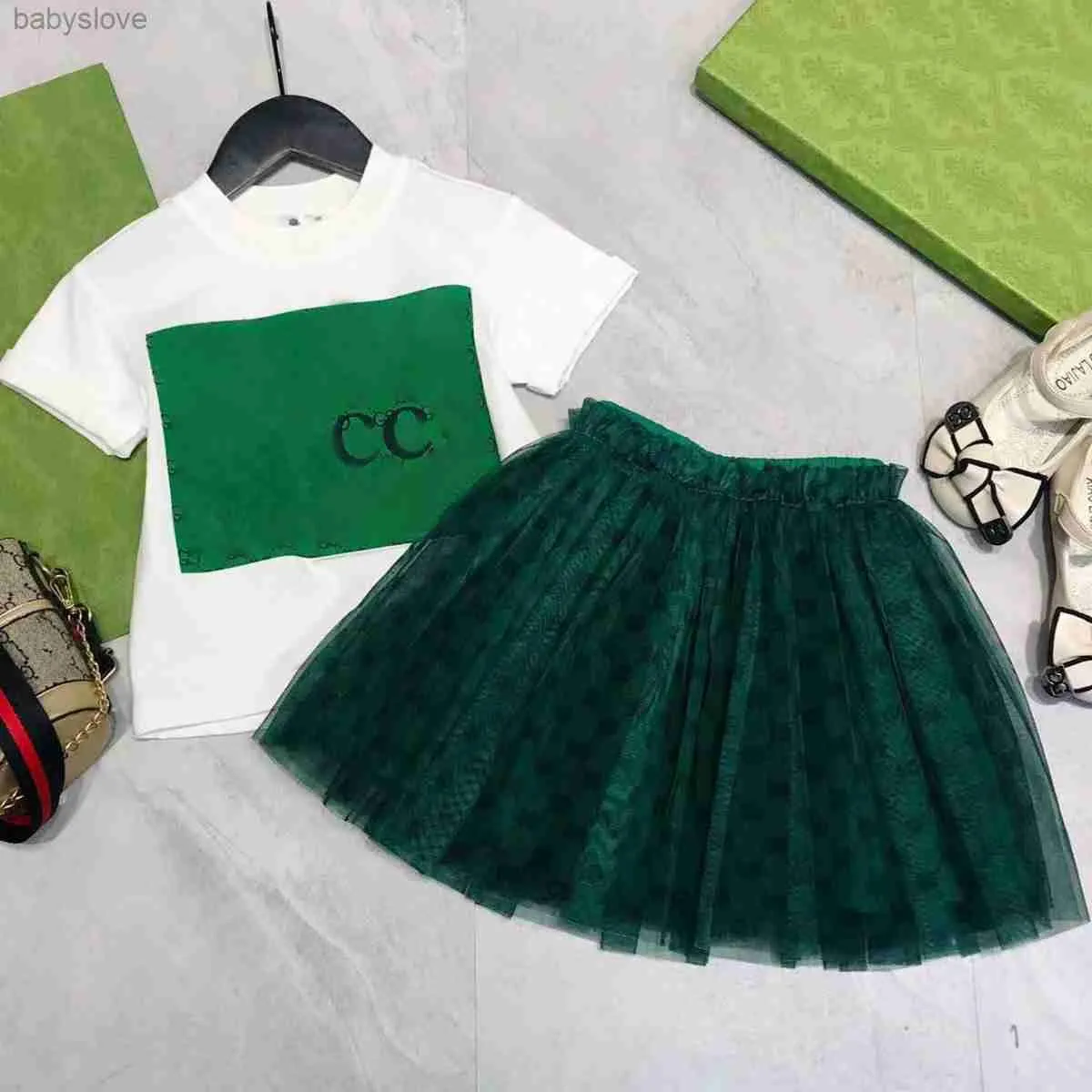 Designer de luxe enfants T-shirt jupe voile mode marque de mode britannique trésors pour enfants d'été et filles coton deux pièces designer de luxe jupe à capuche