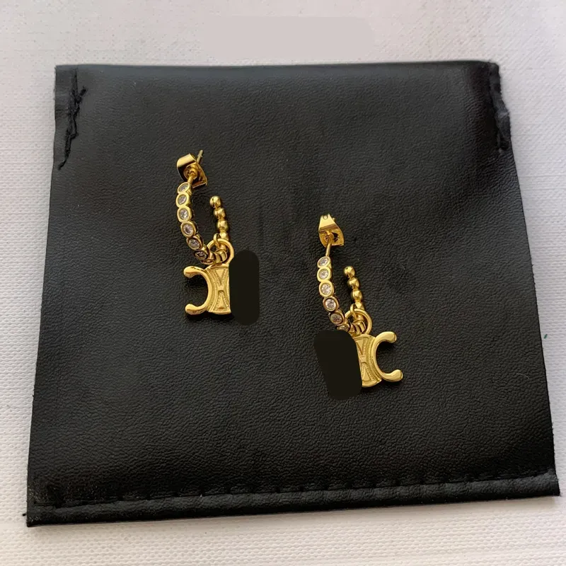 Celi Set Luxury Gold Stud Designer Earring For Women Hoop Letter Fashion Luxury Pearl Earrings Halsband Armband Högkvalitativa smyckengagemang med låda