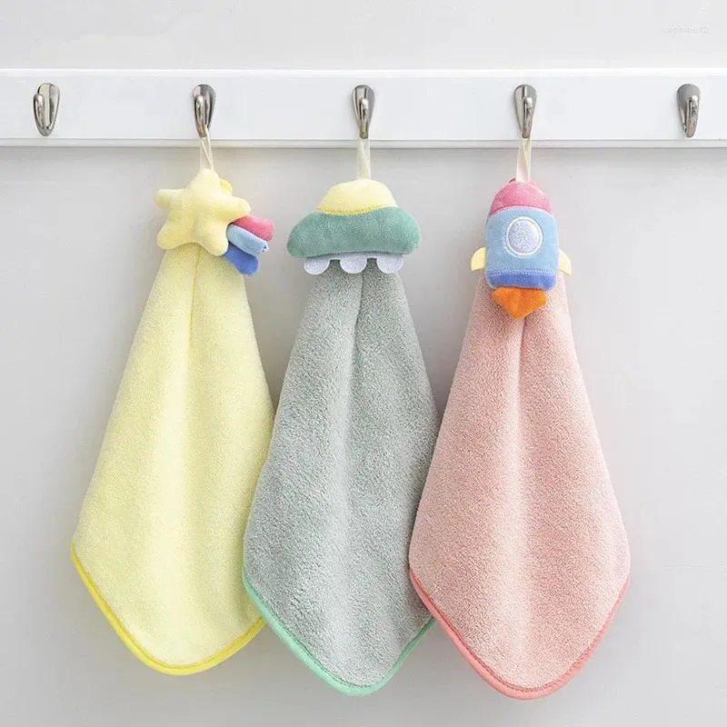 Asciugamano 1pc Cartoon Rocket Hanging Hand Kitchen Assorbent Assorbent Coral Fleece Children Birthday Regali di compleanno