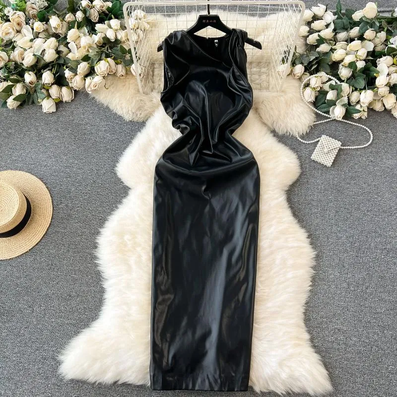 Sukienki swobodne moda unikalna design skórzana sukienka PU na samicę niszową wysokiej jakości szczupła talia ciasna rurka bez rękawów